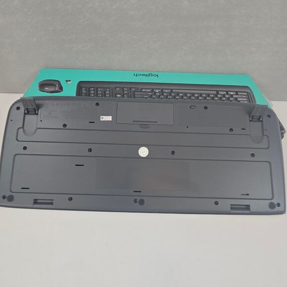 Logitech mk320 Wireless Full Keyboard & Mouse Combo with USB Receiver - Picture 12 of 16